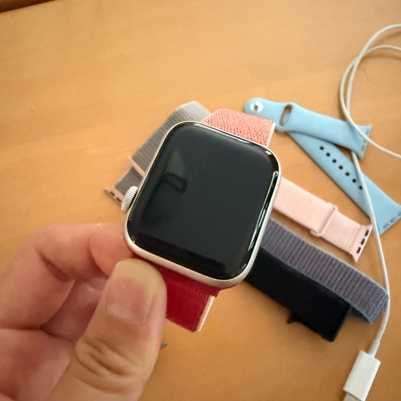 Apple Watch SE - Picture 3 of 5